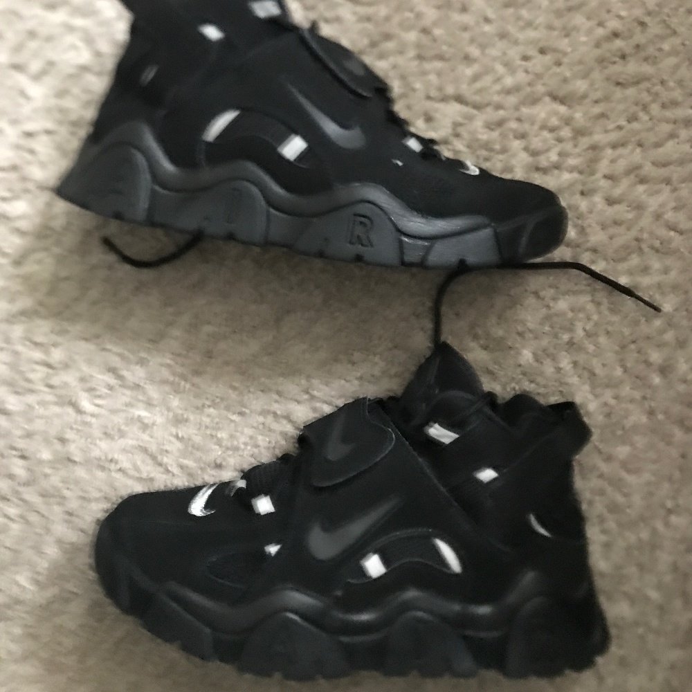 Nike air barrage mid black